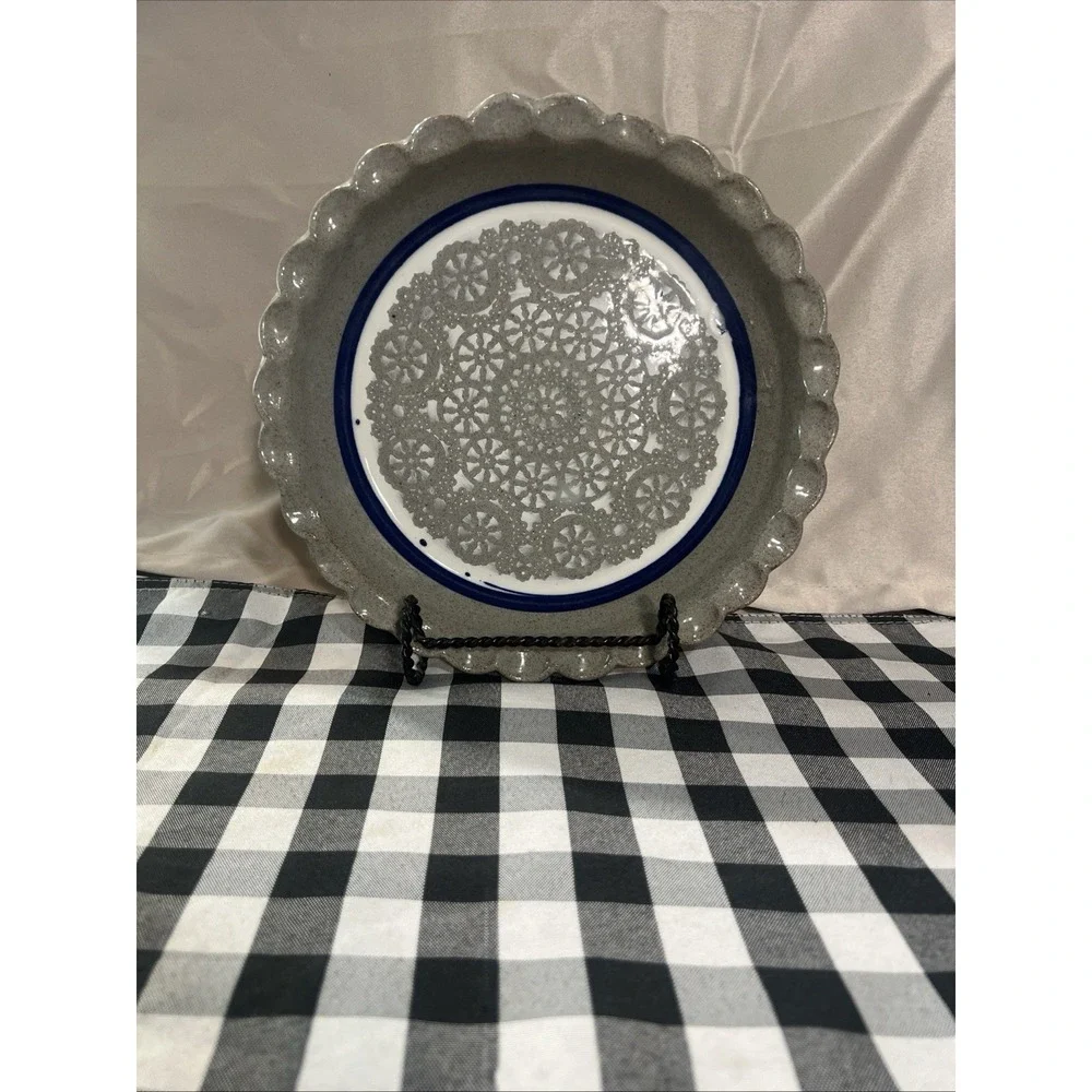 PIE DISH WITH SCALLOPED EDGES WHITE‎ DOILY STYLE PATTERN 10 x 1.75 (2562)
